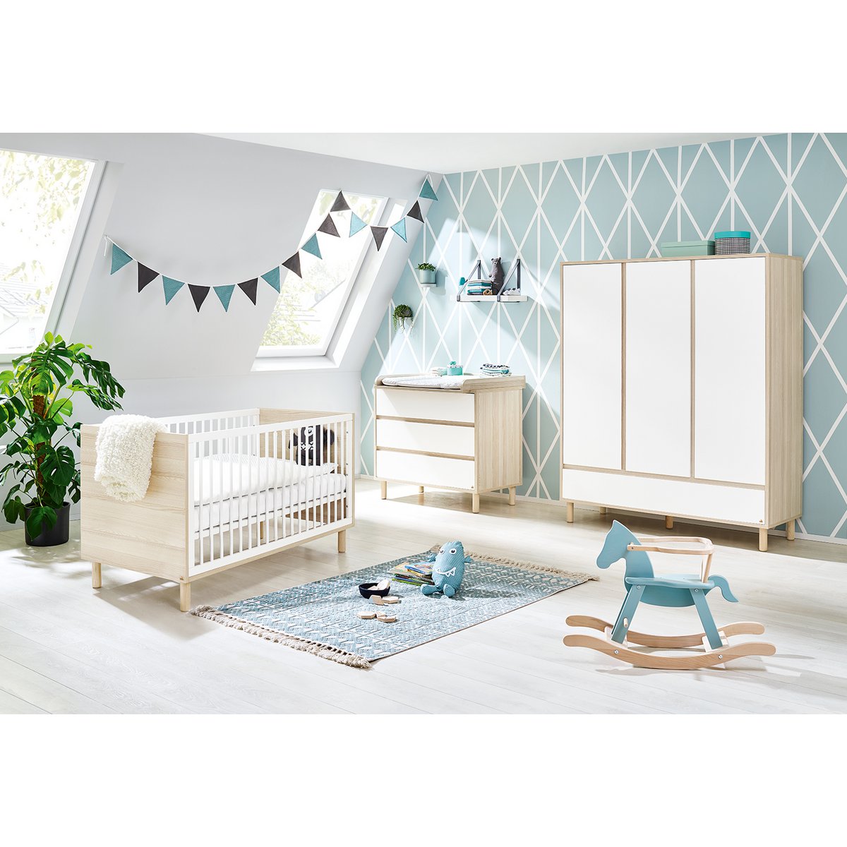 Kamer 'Flow' – Brede grote set (3-delig: Ledikant, Brede commode, Grote kledingkast)
