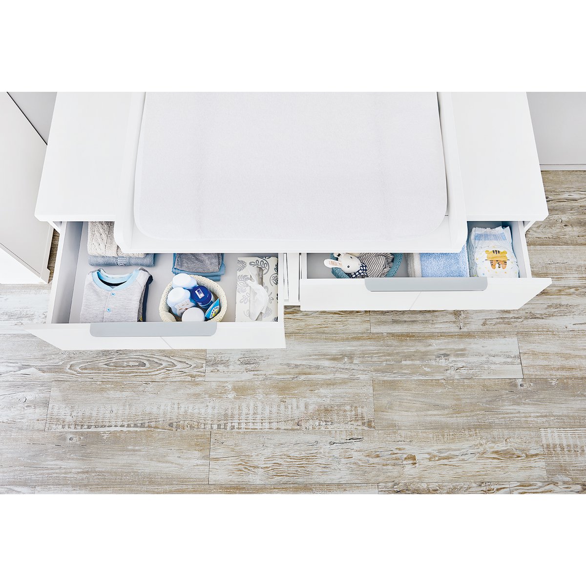 Kamer 'Polar' – Extra brede starterset met wandplank (3-delig: Ledikant, Extra brede commode, Wandplank)